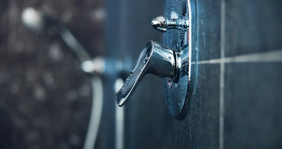 Robinet de douche et salle de bain